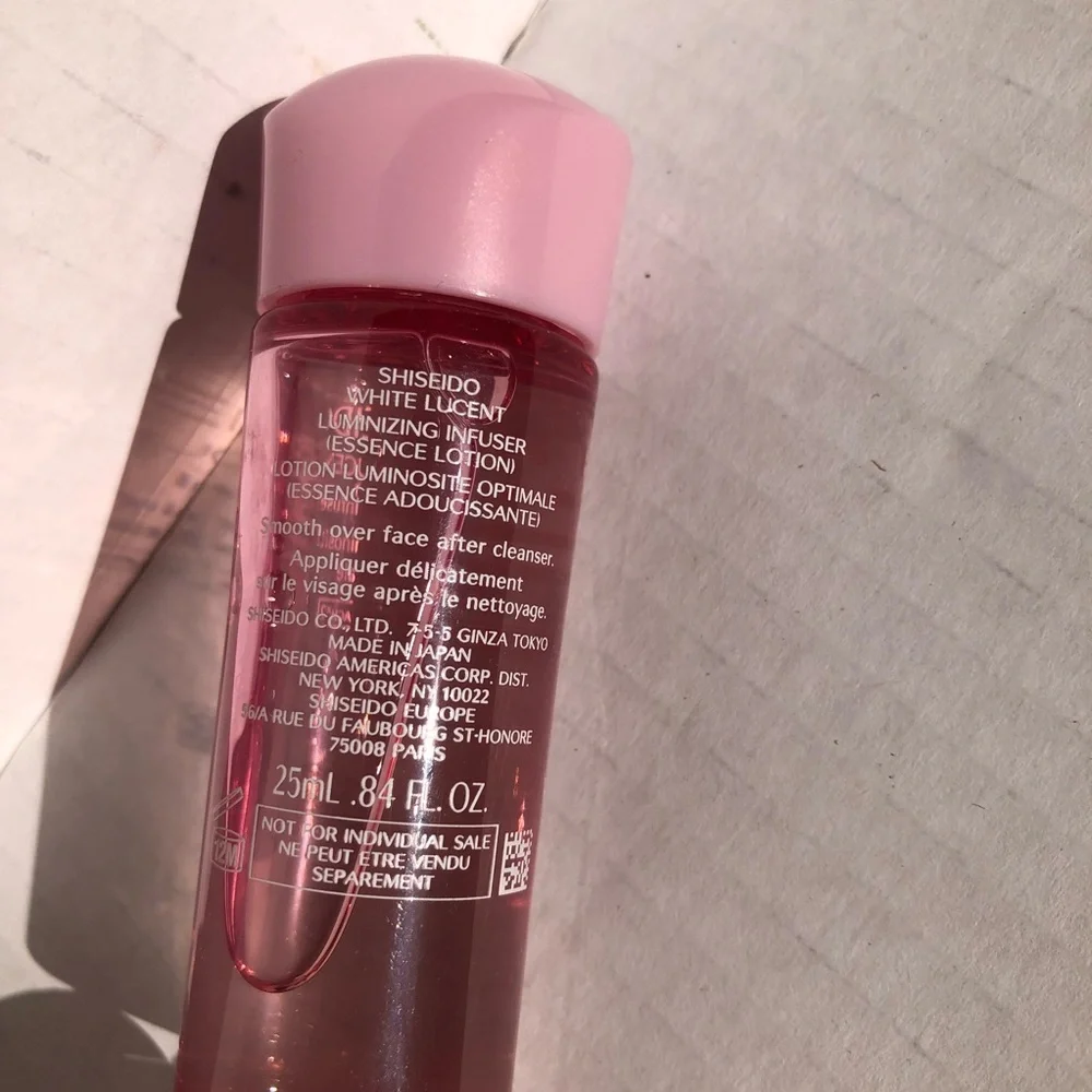 Shiseido Ginza Crossing Makeup Bag with .84 oz White Lucent Deluxe Sample nwt